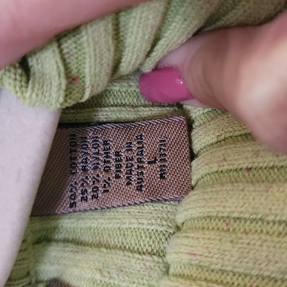 Woman's Turtleneck Size Large - Picture 3 of 4